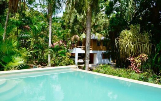 Villa in quiet location