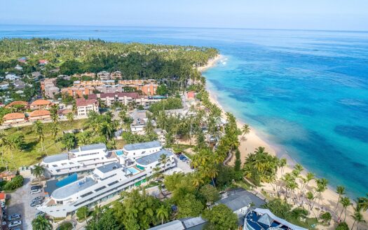 Beachfront lot 17,000 m2
