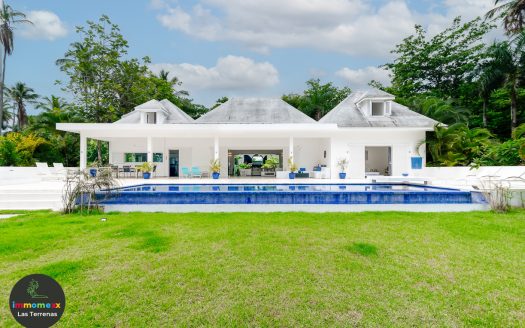 Beachfront villa Coson