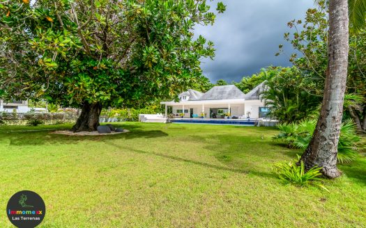 Beachfront villa Coson