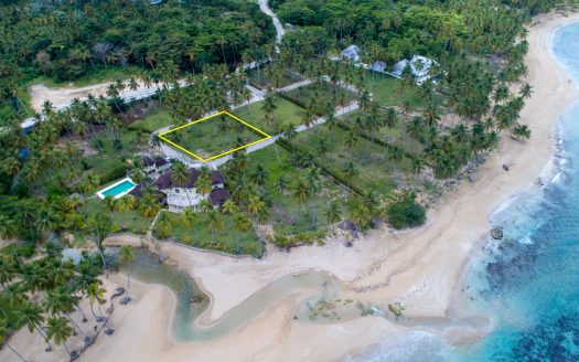 Lot very close to beach